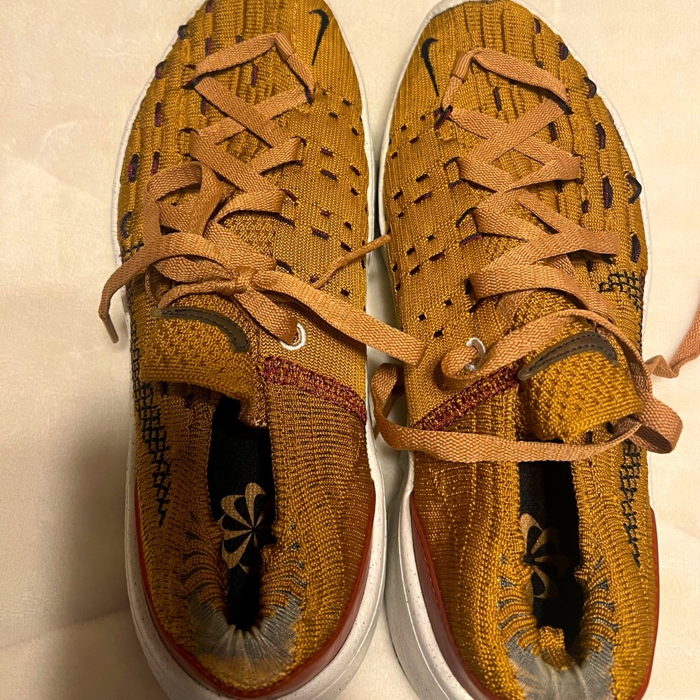 Nike shoes golden brown size 8 only worn one time very comfortable,but to big